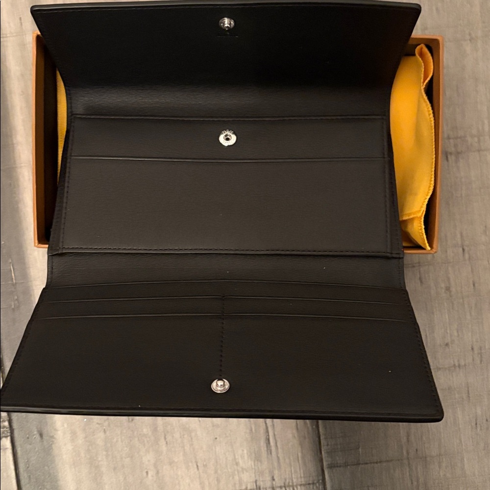 MCM - Never Carried Large Black Wallet - Picture 4 of 9